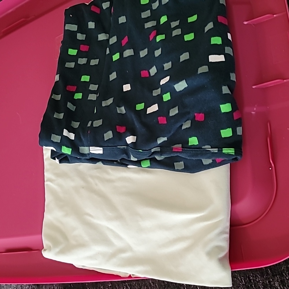 2 TC Lularoe leggings